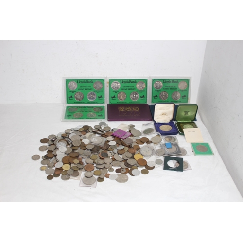 812 - LARGE QTY OF BRITISH AND WORLD COINS
