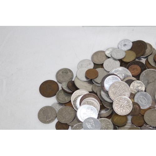 812 - LARGE QTY OF BRITISH AND WORLD COINS