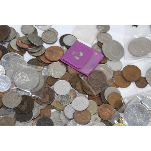 812 - LARGE QTY OF BRITISH AND WORLD COINS