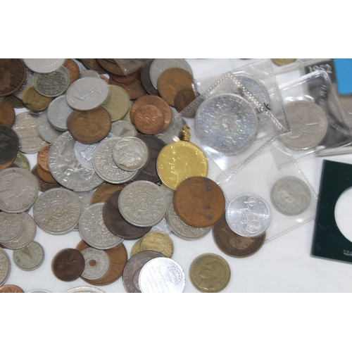 812 - LARGE QTY OF BRITISH AND WORLD COINS