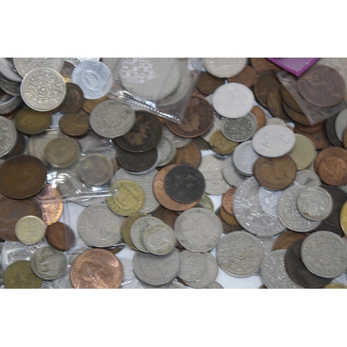 812 - LARGE QTY OF BRITISH AND WORLD COINS