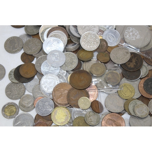 812 - LARGE QTY OF BRITISH AND WORLD COINS