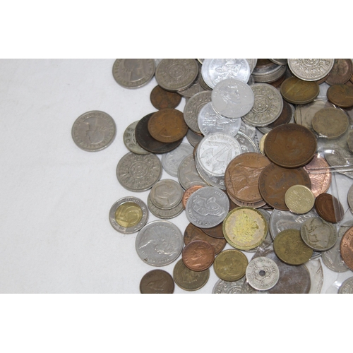 812 - LARGE QTY OF BRITISH AND WORLD COINS