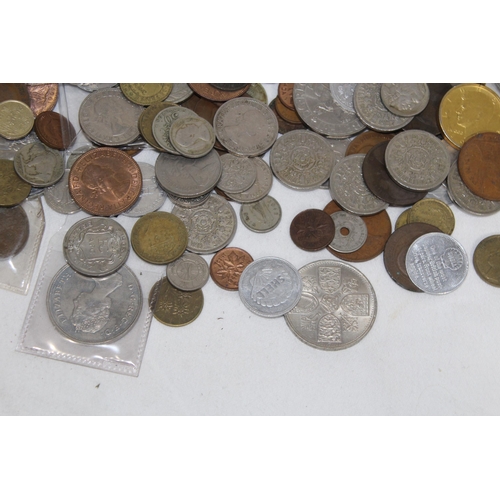 812 - LARGE QTY OF BRITISH AND WORLD COINS