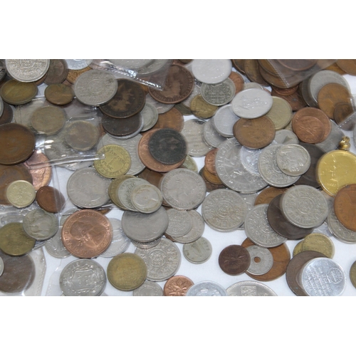 812 - LARGE QTY OF BRITISH AND WORLD COINS
