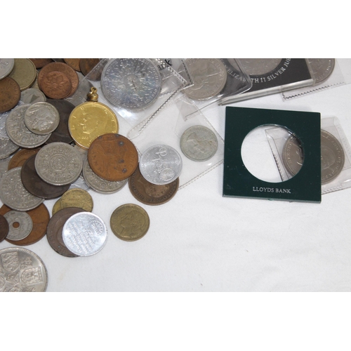 812 - LARGE QTY OF BRITISH AND WORLD COINS