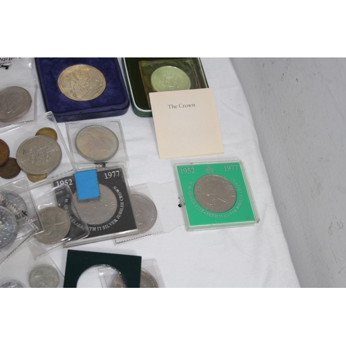 812 - LARGE QTY OF BRITISH AND WORLD COINS