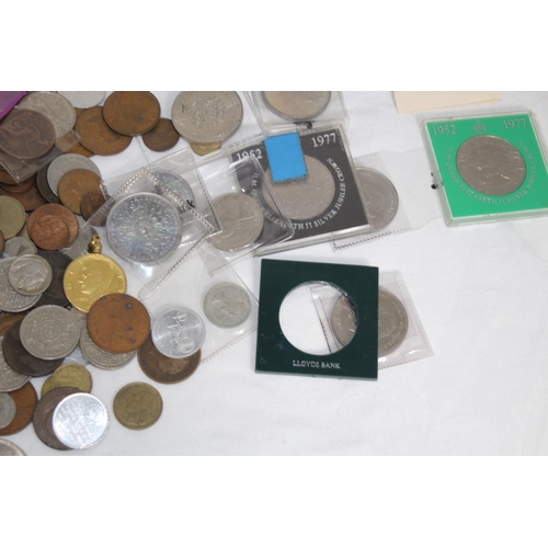 812 - LARGE QTY OF BRITISH AND WORLD COINS