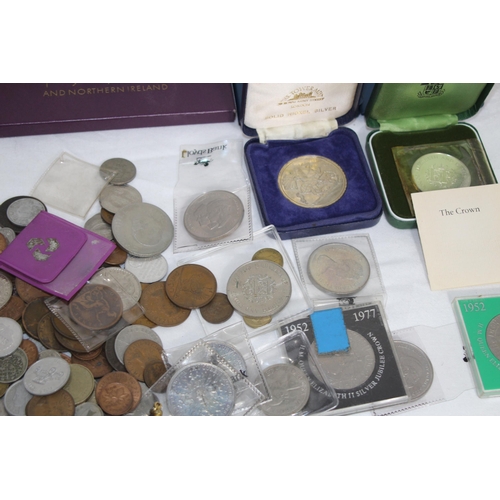 812 - LARGE QTY OF BRITISH AND WORLD COINS