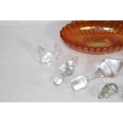 232 - MIXTURE OF ART GLASS, GLASS ANIMALS AND A QTY OF GLASS STOPPERS IN VARIETY OF SIZES FOR DECANTERS & ... 