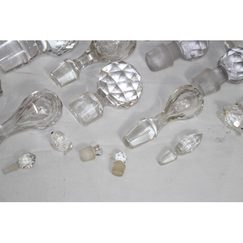 232 - MIXTURE OF ART GLASS, GLASS ANIMALS AND A QTY OF GLASS STOPPERS IN VARIETY OF SIZES FOR DECANTERS & ... 