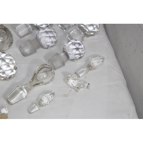 232 - MIXTURE OF ART GLASS, GLASS ANIMALS AND A QTY OF GLASS STOPPERS IN VARIETY OF SIZES FOR DECANTERS & ... 