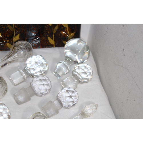 232 - MIXTURE OF ART GLASS, GLASS ANIMALS AND A QTY OF GLASS STOPPERS IN VARIETY OF SIZES FOR DECANTERS & ... 