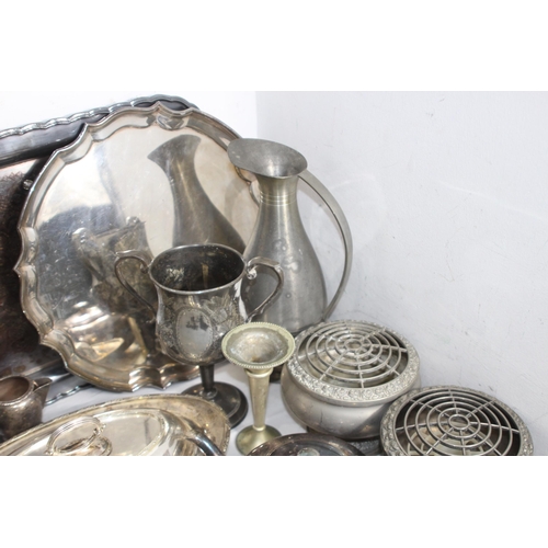 417 - LARGE QTY OF QUALITY SILVER PLATED PIECES INC ENTREE DISHES & OTHER METALWARE