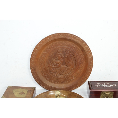 427 - COLLECTION OF TREEN AND CARVED WOOD ITEMS INCLUDING A MOTHER OF PEARL INLAID BOX