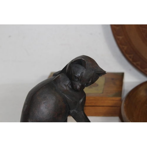 427 - COLLECTION OF TREEN AND CARVED WOOD ITEMS INCLUDING A MOTHER OF PEARL INLAID BOX