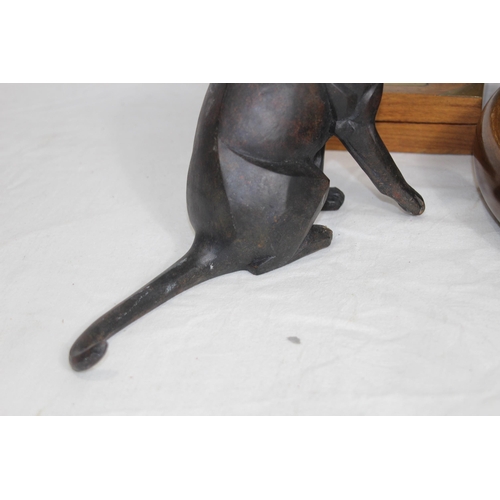 427 - COLLECTION OF TREEN AND CARVED WOOD ITEMS INCLUDING A MOTHER OF PEARL INLAID BOX