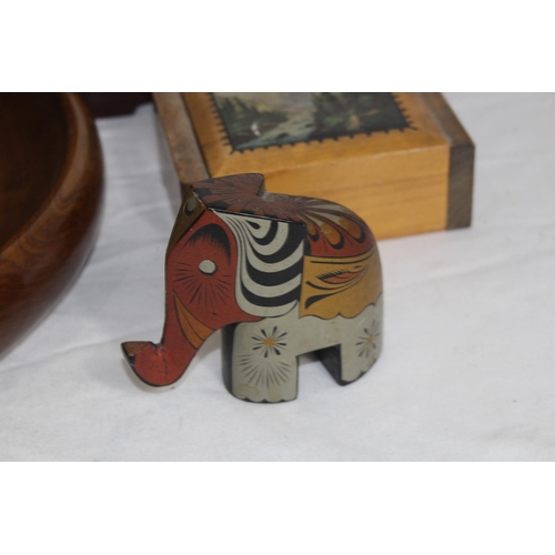 427 - COLLECTION OF TREEN AND CARVED WOOD ITEMS INCLUDING A MOTHER OF PEARL INLAID BOX