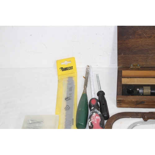 430 - QUANTITY OF TOOLS INCLUDING VINTAGE EXAMPLES AND A WOODEN CASED PARALLEL ROLLING RULE ETC