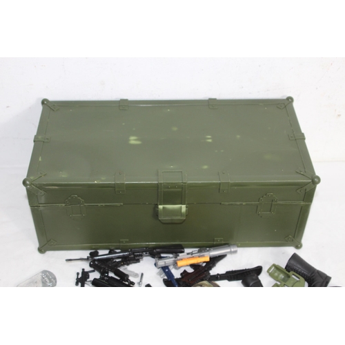 539 - VINTAGE ACTION MAN FOOT LOCKER WITH LARGE QUANTITY OF ACTION MAN WEAPONS & ACCESSORIES