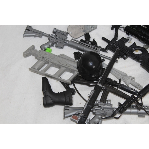 539 - VINTAGE ACTION MAN FOOT LOCKER WITH LARGE QUANTITY OF ACTION MAN WEAPONS & ACCESSORIES