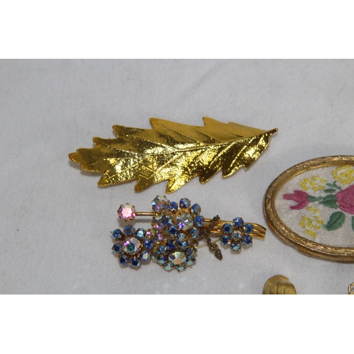 746 - QUANTITY OF GOOD BROOCHES