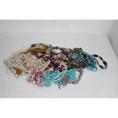 438 - QUANTITY OF COSTUME JEWELLERY