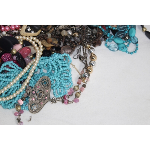 438 - QUANTITY OF COSTUME JEWELLERY