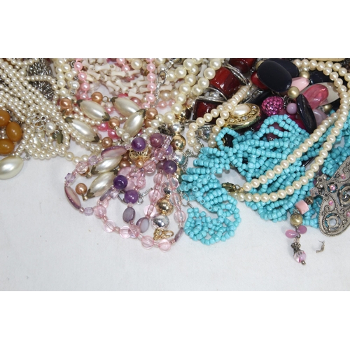 438 - QUANTITY OF COSTUME JEWELLERY