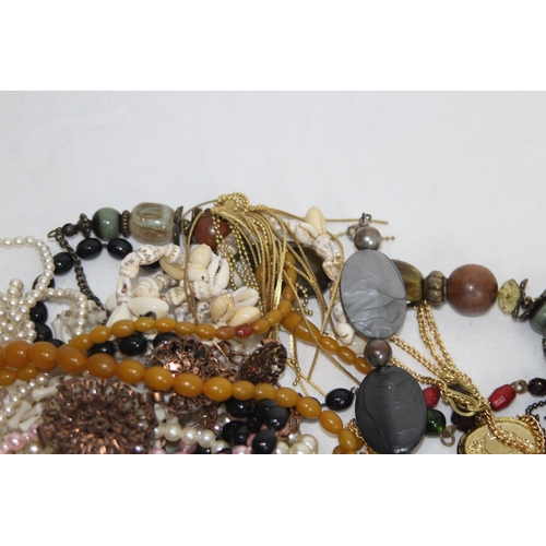 438 - QUANTITY OF COSTUME JEWELLERY