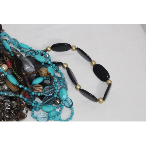 438 - QUANTITY OF COSTUME JEWELLERY