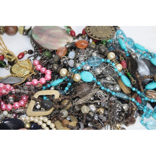 438 - QUANTITY OF COSTUME JEWELLERY
