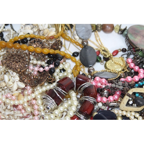 438 - QUANTITY OF COSTUME JEWELLERY