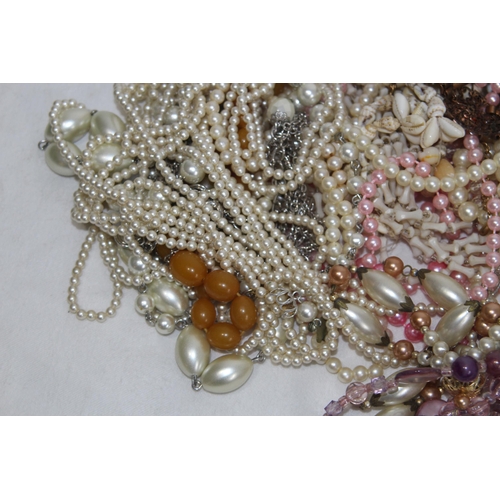 438 - QUANTITY OF COSTUME JEWELLERY