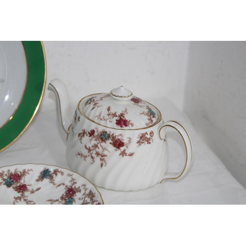 226 - GOLD CHINA BY THOMAS AND OTHER GOOD CHINA