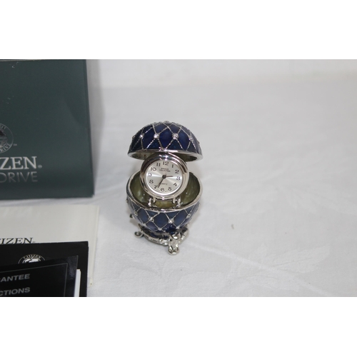 431 - QUANTITY OF NOVELTY DESK CLOCKS INCLUDING EMPTY CITIZEN BOX