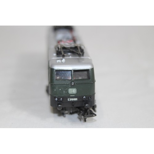 530 - BOXED MODEL TRAIN LIMA 8040L