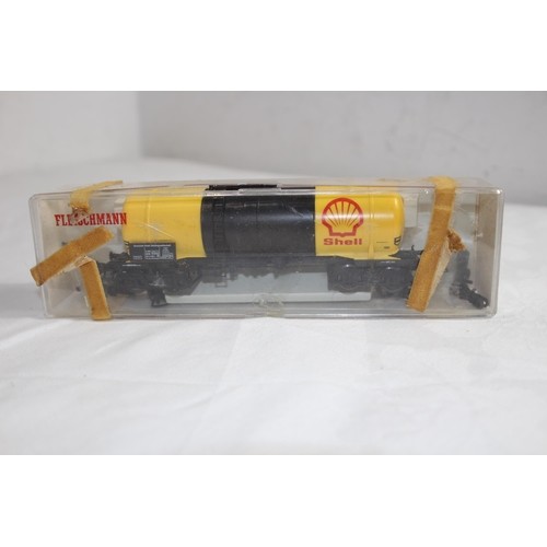 532 - QUANTITY OF FLEISCHMANN CARRIAGES ETC