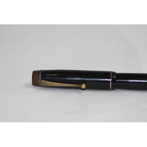 PARKER VICTORY FOUNTAIN PEN WITH A 14CT GOLD NIB