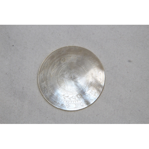770 - 19TH CENTURY MOTHER OF PEARL GAMING COUNTER