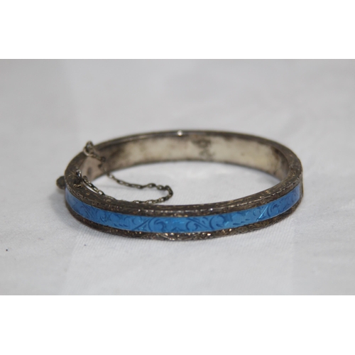 862 - SILVER AND ENAMEL BRACELET 19.12 GRAMS