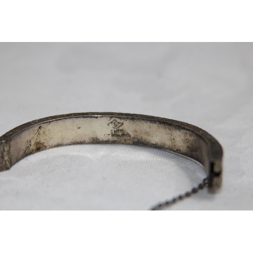 862 - SILVER AND ENAMEL BRACELET 19.12 GRAMS