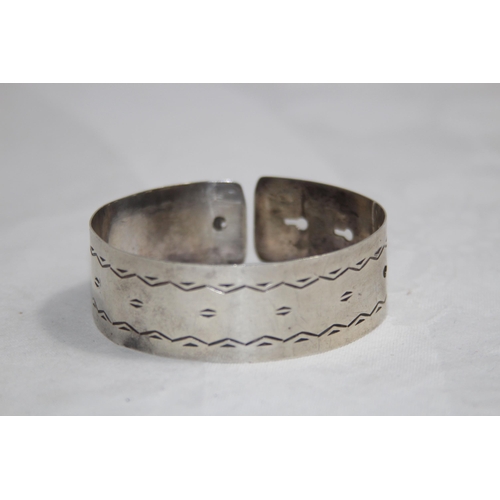 864 - SILVER BRACELET 34.31 GRAMS