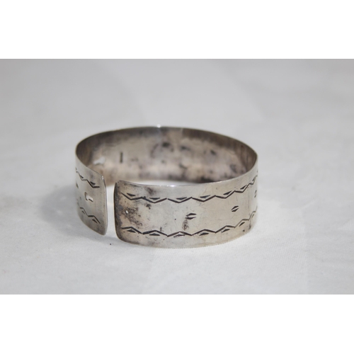 864 - SILVER BRACELET 34.31 GRAMS