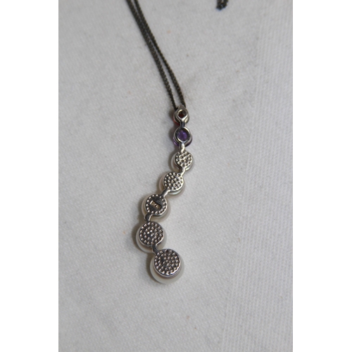 868 - GRADUATED GRADUATED PEARL, AMETHYST & GARNET SET SILVER PENDANT NECKLACE