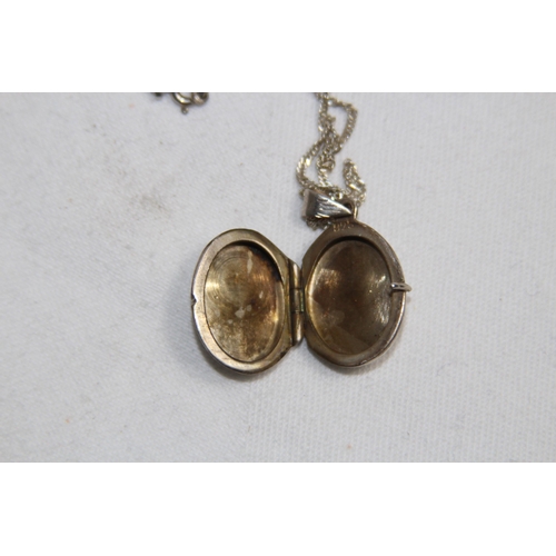 869 - SILVER LOCKET NECKLACE