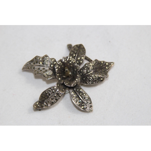 872 - STERLING SILVER FLOWER BROOCH, 20.48 GRAMS