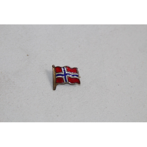 877 - DANISH SILVER & ENAMEL BADGE