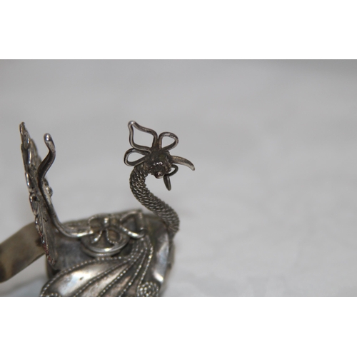 924 - ORIENTAL SILVER BIRD FORM NOVELTY HOLDER, 30 GRAMS