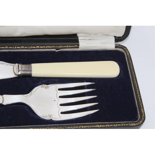928 - CASED SILVER FERRULED FISH SERVING SET, SHEFFIELD 1919